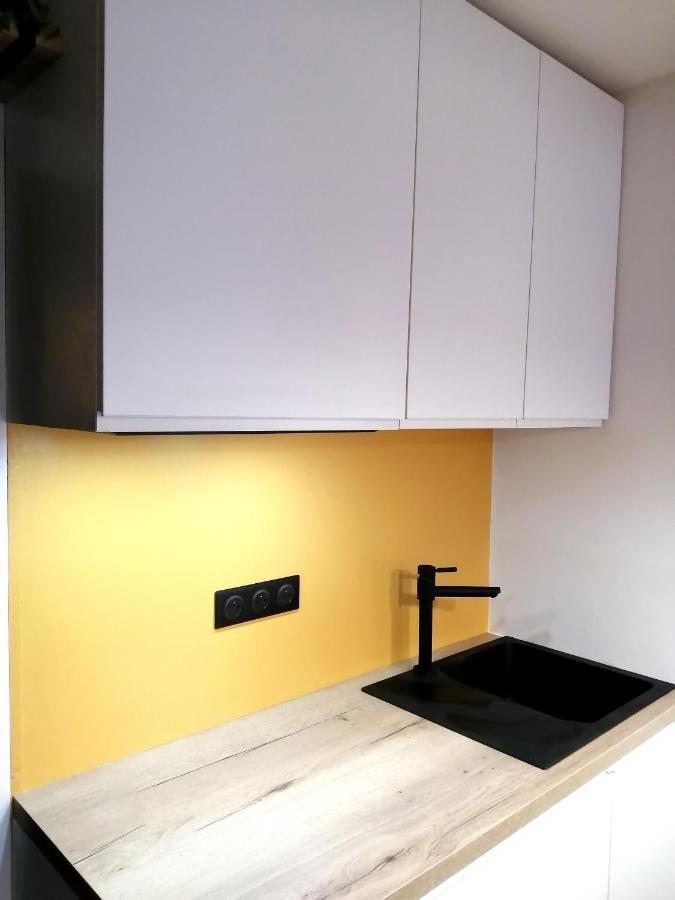 Le Petit Studio - 15 M2 - Centre Ville - Sorgue A 50 M L'Isle-sur-la-Sorgue Exterior photo